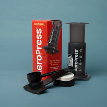 Load image into Gallery viewer, AEROPRESS ORIGINAL + ROASTER&#39;S CHOICE COFFEE BAG