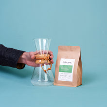 Load image into Gallery viewer, Chemex - 3 Cup Brewer + 200g Roaster&#39;s Choice Bag