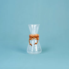 Load image into Gallery viewer, Chemex - 3 Cup Brewer + 200g Roaster&#39;s Choice Bag