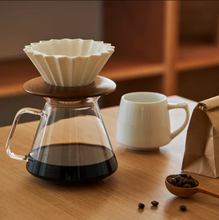 Load image into Gallery viewer, ORIGAMI Glass Coffee Server with HARIO