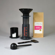 Load image into Gallery viewer, AEROPRESS CLASSIC + ROASTER&#39;S CHOICE COFFEE BAG